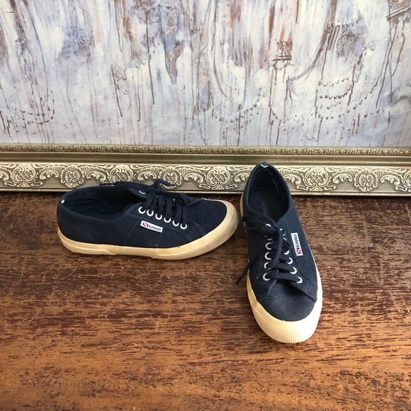 Superga Navy Men Women Sneakers 6.5  8 - Picture 1 of 6